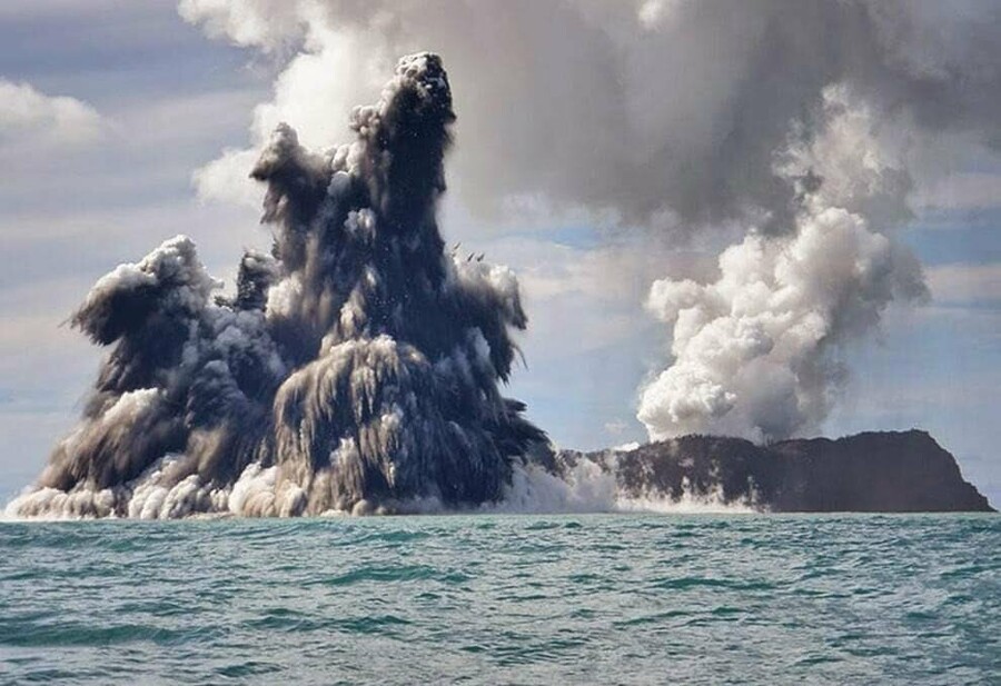 На Курилах объявляли тревогу: извержение подводного вулкана вызвало цунами