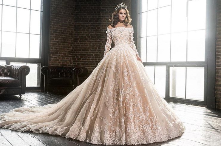 Огромный выбор роскошных свадебных и вечерних платьев