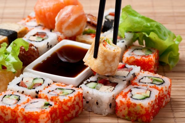 Вечеринка с суши: Гастрономический фейерверк в домашних условиях